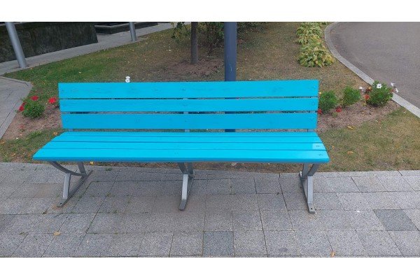 Лавочка - "молчалочка", а может быть "болталочка". Лавочка - "молчалочка", а может быть "болталочка".