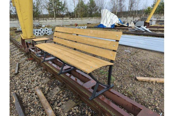 Лавочка - "молчалочка", а может быть "болталочка". Лавочка - "молчалочка", а может быть "болталочка".